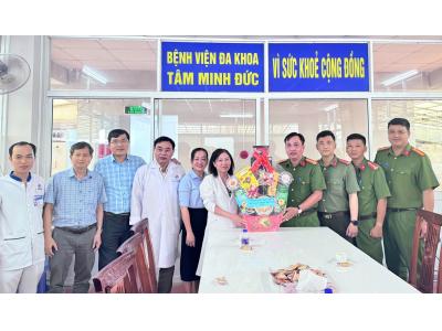 Tiếp đón Công an phường Bình Thủy nhân kỷ niệm Ngày Thầy thuốc Việt Nam 27/02